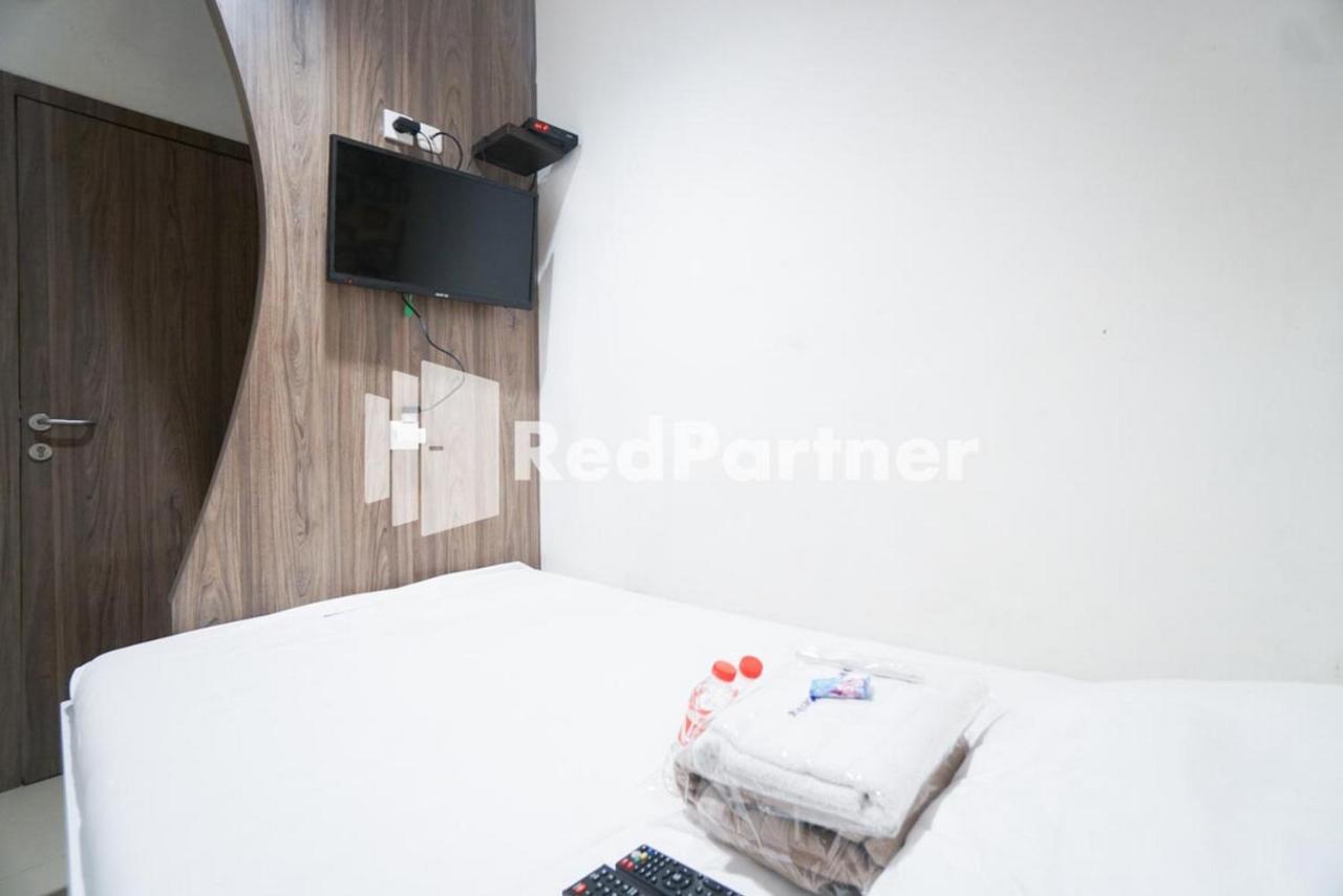 Eascot Hotel Mitra Reddoorz Cakarta Dış mekan fotoğraf