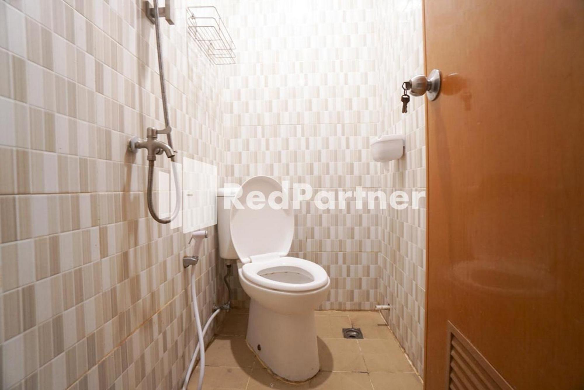 Eascot Hotel Mitra Reddoorz Cakarta Oda fotoğraf