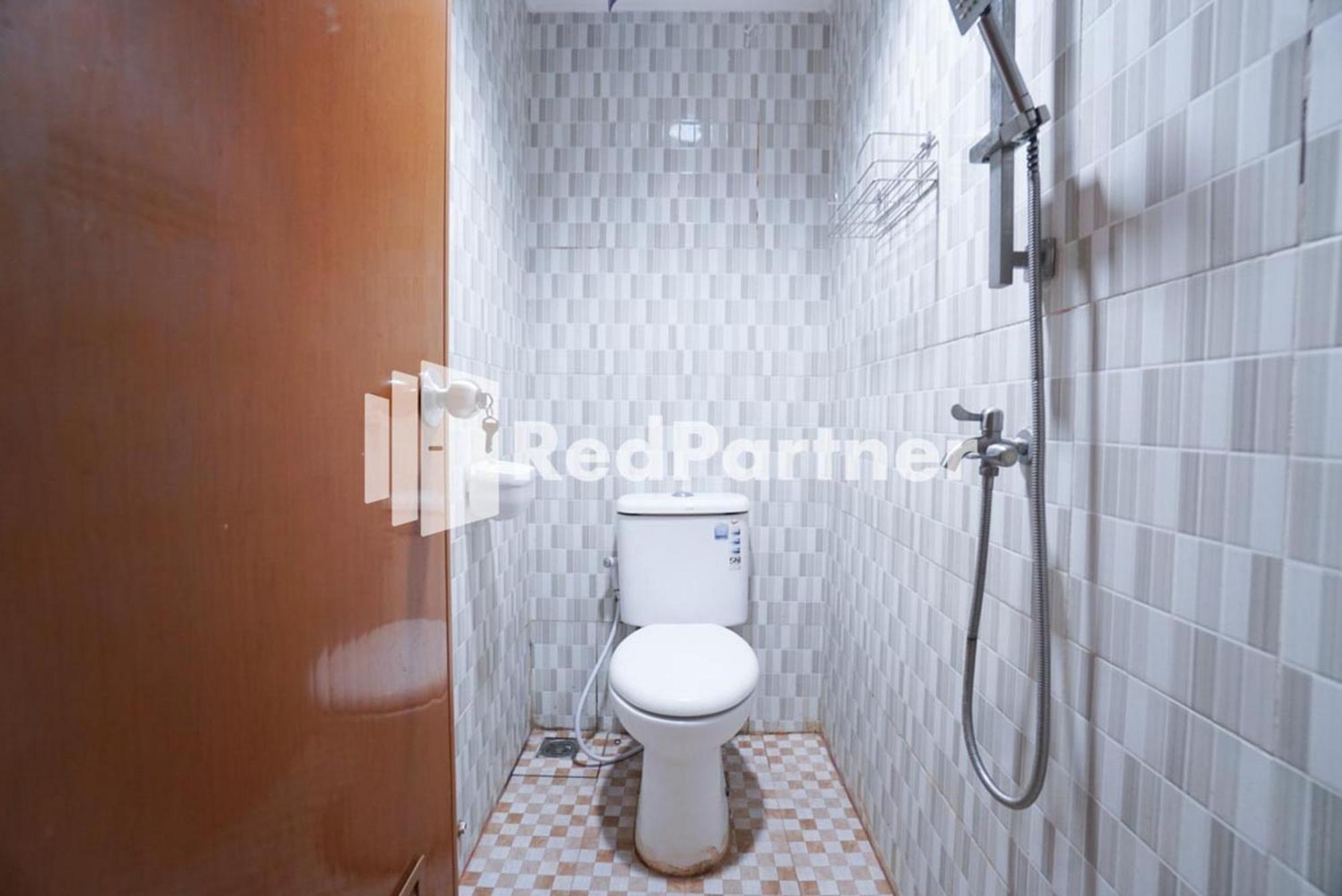 Eascot Hotel Mitra Reddoorz Cakarta Oda fotoğraf